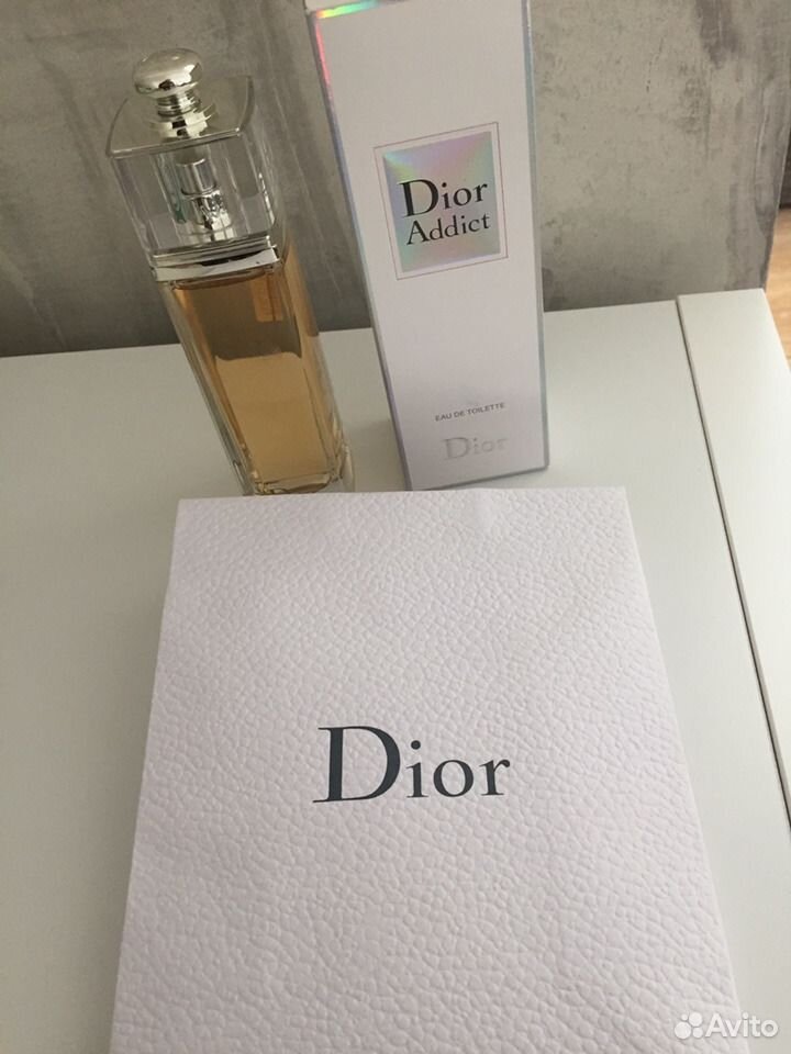 Диор яблоко купить. Диор оригинал. Dior Addict золотое яблоко. Пакет диор оригинал. Съемный блок для туалетной воды диор оригинал.