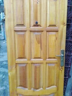 Продаю дверь деревянную