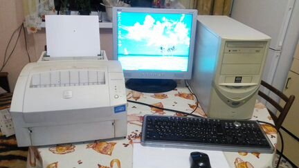 Настольный компьютер с лазерным принтером