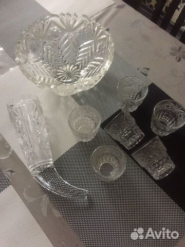 Хрустальная ваза, пивные кружки, рюмки