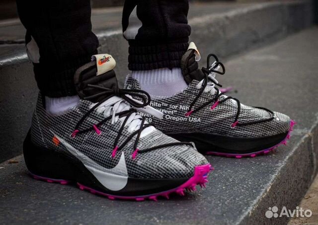 nike off white fuchsia