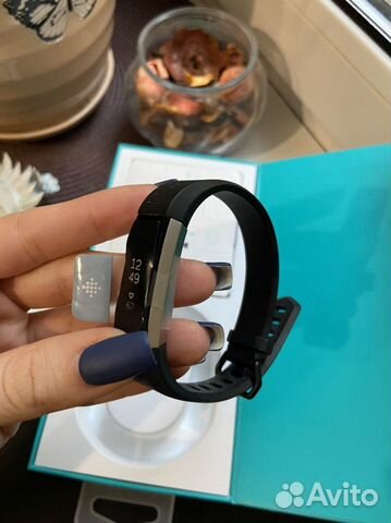 Fitbit alta HR black L + кожанный ремешок в подаро