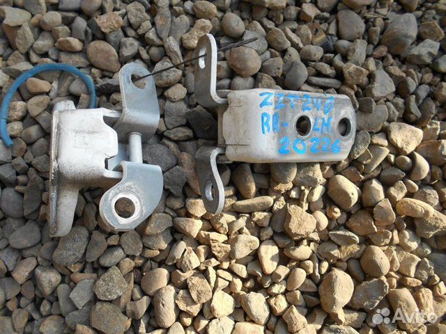 Петля двери задняя левая Toyota Allion ZZT240