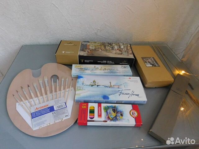 Акрил,гуашь(золото,серебро) акварель,кисти,пластил