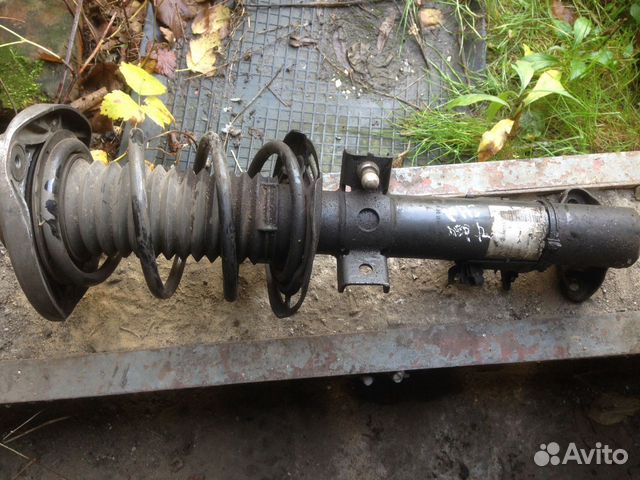 Передняя правая стойка амортизатора на мерс W172