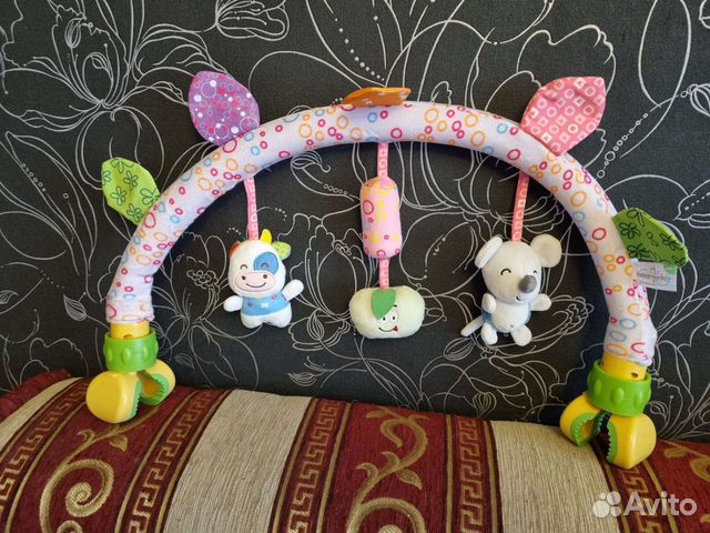 Дуга с игрушками