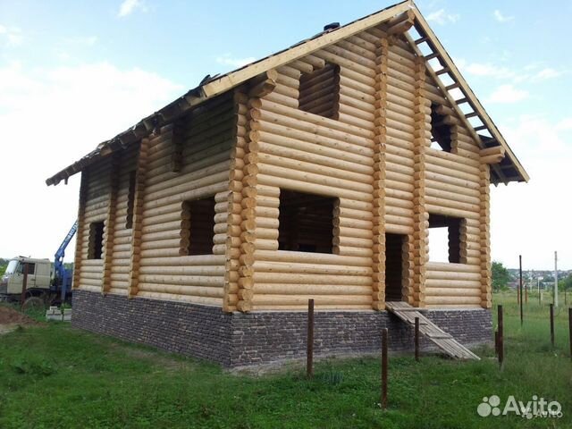 Сборка срубов из оцилиндрованного бревна и бруса