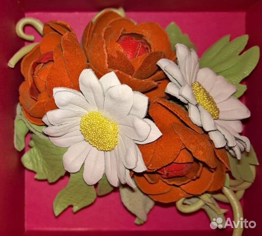 Брошь из кожи 