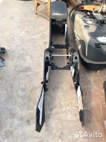Hyundai IX-35 средняя консоль с подлокотником Hyundai IX-35 средняя консоль с подлокотником