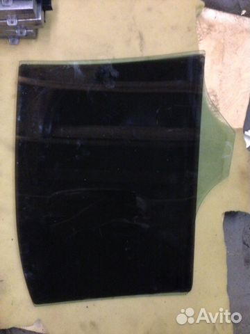 Стекло задней левой двери Mercedes C w204 Стекло задней левой двери Mercedes C w204