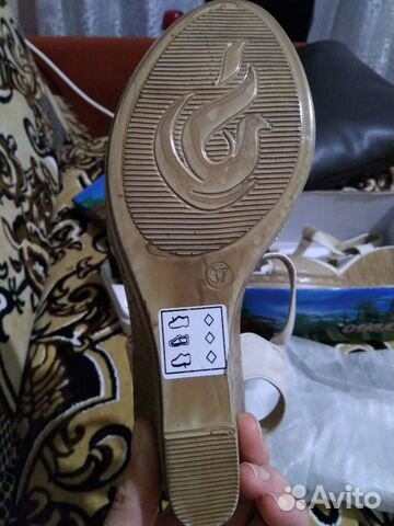 Продам босоножки