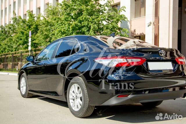 Прокат Toyota Camry XV70 с водителем. бизнес-такси