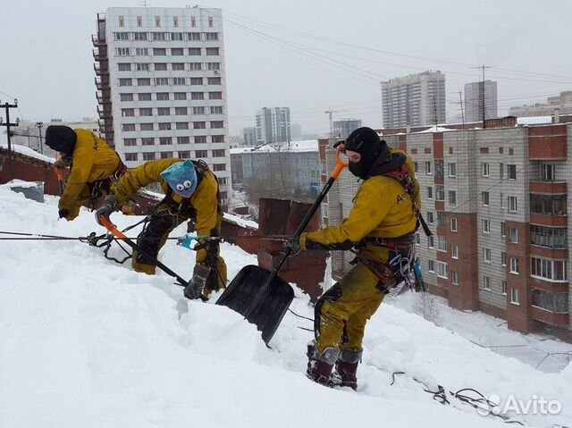 Уборка снега с крыш и кровли Уборка снега с крыш и кровли