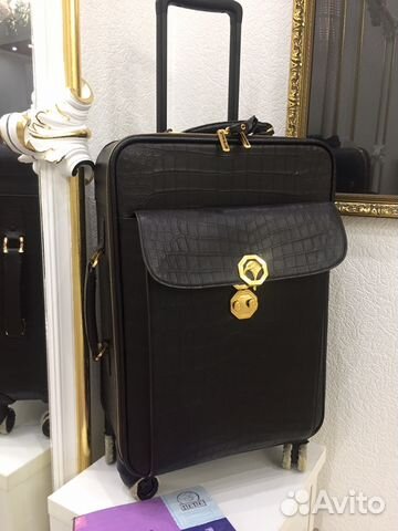 Чемодан из кожи крокодила