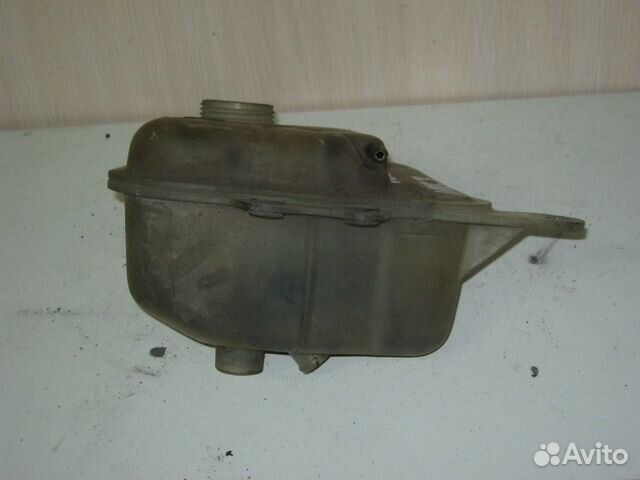 Бачок расширительный audi 100 C3 80/90 B3 Бачок расширительный audi 100 C3 80/90 B3