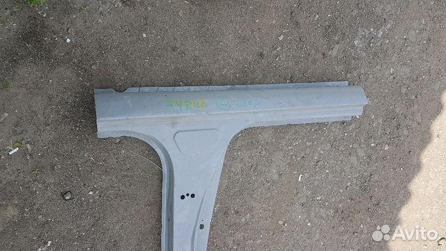 Toyota Yaris порог со стойкой