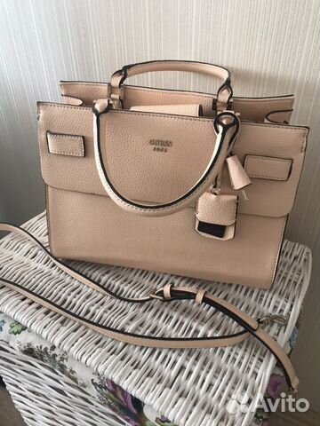 Новая сумка guess розово-персикового цвета Новая сумка guess розово-персикового цвета
