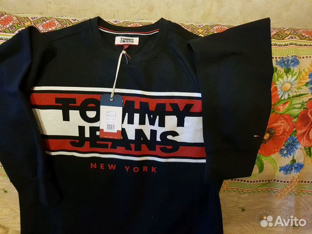 Свитшот Tommy Jeans новый Свитшот Tommy Jeans новый