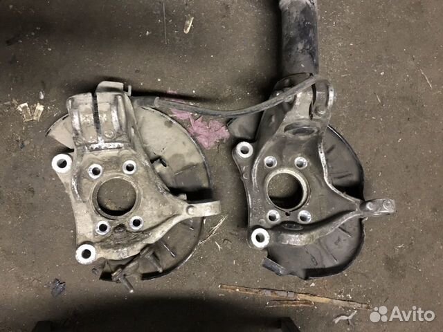 Кулак поворотный правый на VW пассат B-6