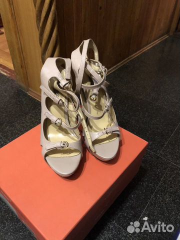 Босоножки на шпильке Босоножки на шпильке