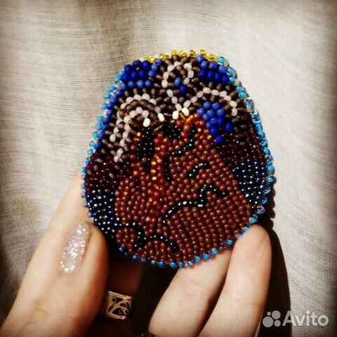 Броши, брелки из бисера,визитницы, чехлы на шнурке