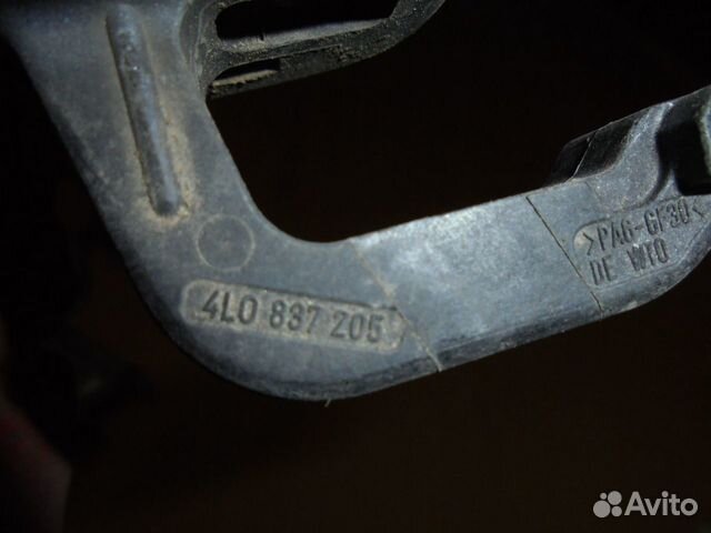 Audi Q7 2006-2015 год (4L) Ручка задней двери нар