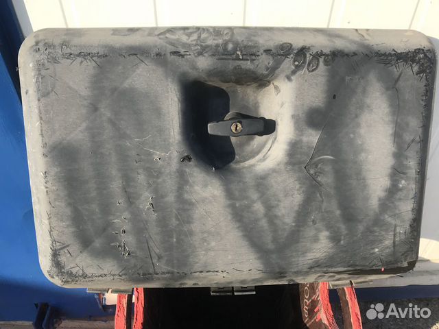 Крышка инструментального ящика Крышка инструментального ящика