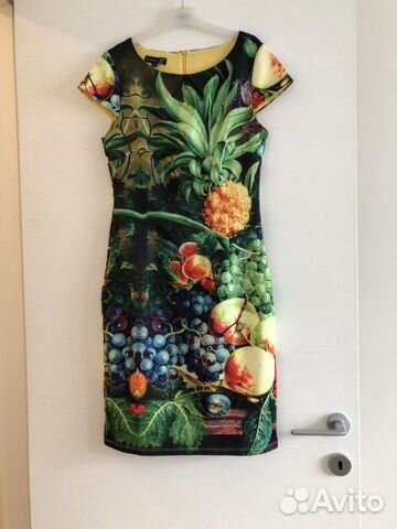 Платье трикотажное с фруктовым принтом Платье трикотажное с фруктовым принтом