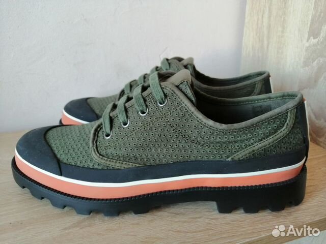 Сникерсы Valentino. Новые, оригинал. 42,5 раз Сникерсы Valentino. Новые, оригинал. 42,5 раз