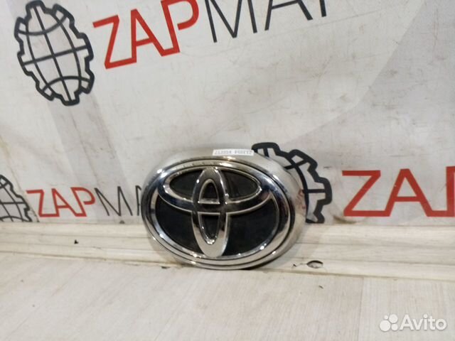 Эмблема на решетку радиатора Toyota Land Cruiser J