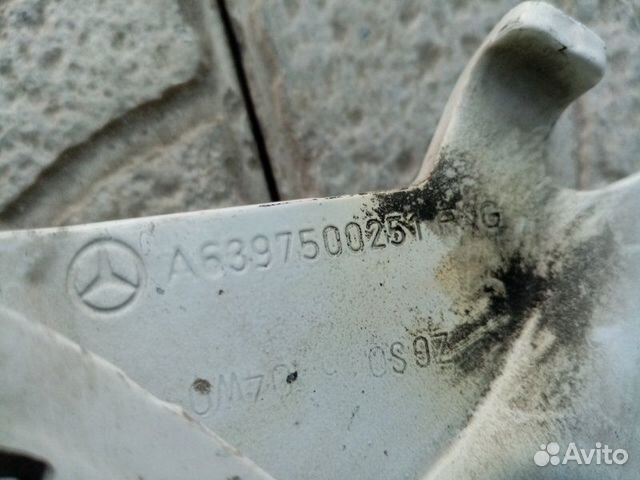 Петля капота левая Mercedes-Benz V-Class W639 2.2