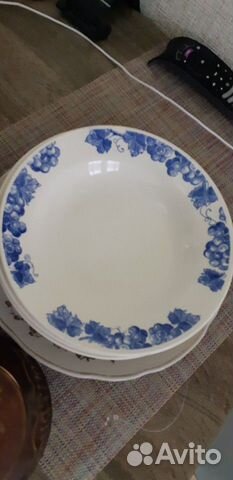 Набор столовой посуды тарелки и горшочки