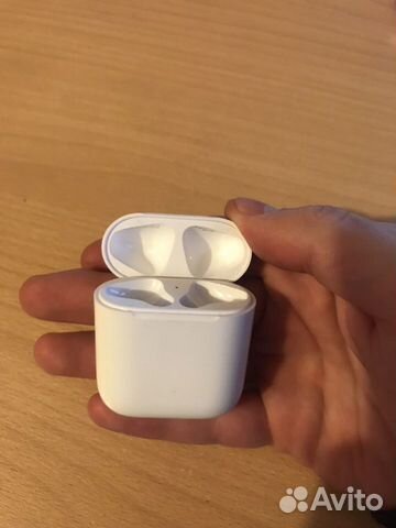 Беспроводной зарядный футляр для AirPods Беспроводной зарядный футляр для AirPods