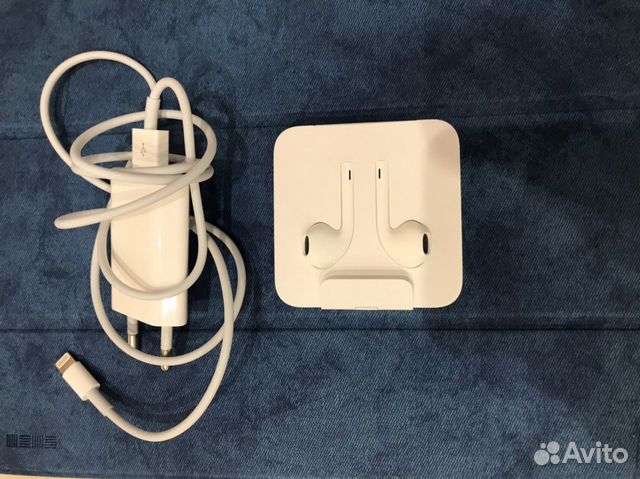 Телефон iPhone SE, 64Гб