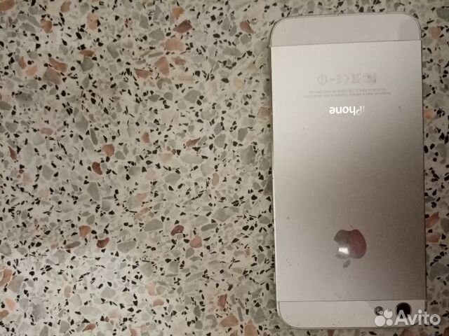 Телефон iPhone 5