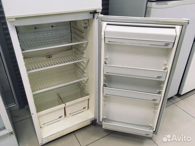 Холодильник с двумя морозильными камерами