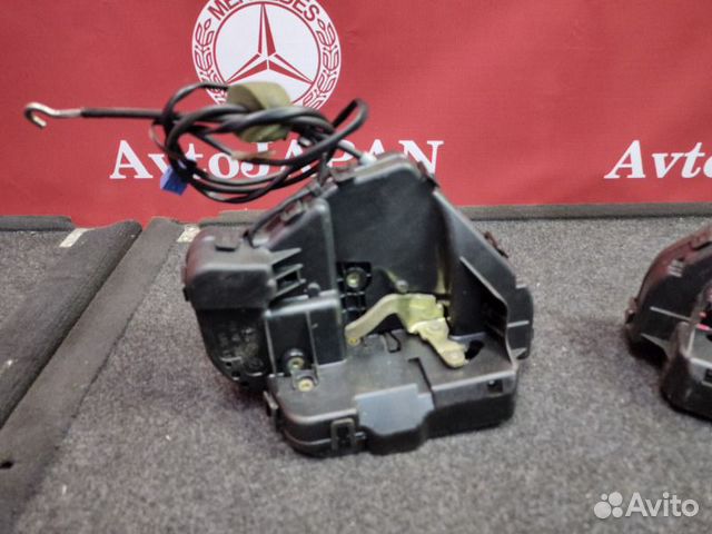 Замок двери задний левый Mercedes W211 E211 Замок двери задний левый Mercedes W211 E211