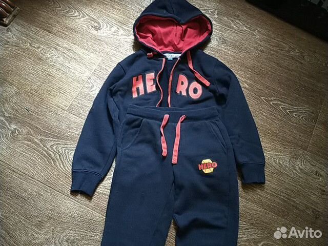 Спортивный костюм Спортивный костюм