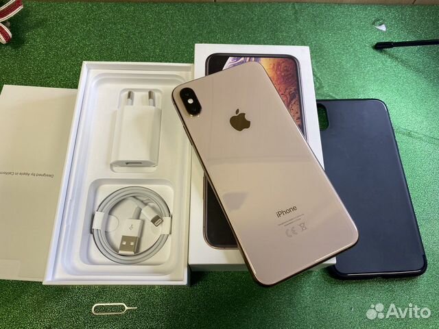 Витринный iPhone XS Max 64 на гарантии золото