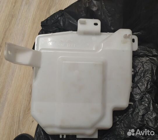 Бачок омывателя Mitsubishi Outlander 3 Бачок омывателя Mitsubishi Outlander 3