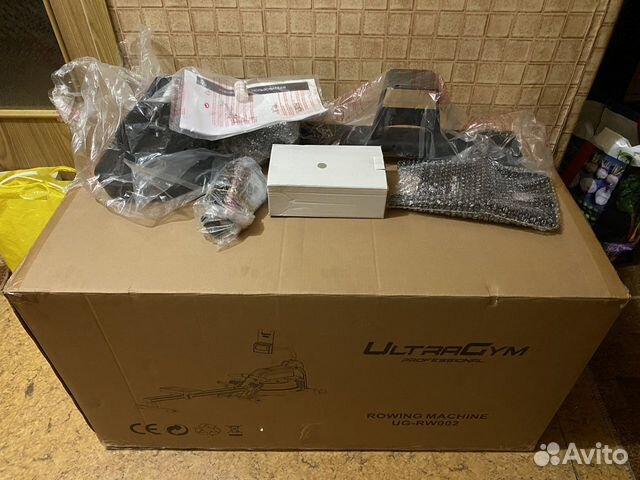 Гребной тренажер UltraGym UG-RW002