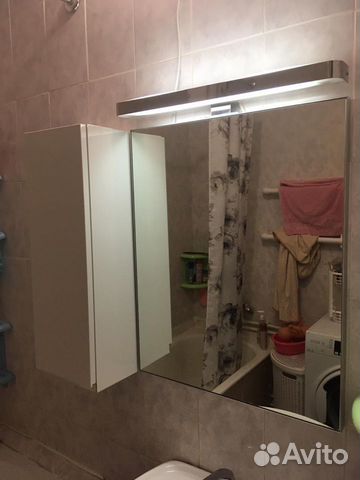 Зеркало и шкафчик для ванной Зеркало и шкафчик для ванной