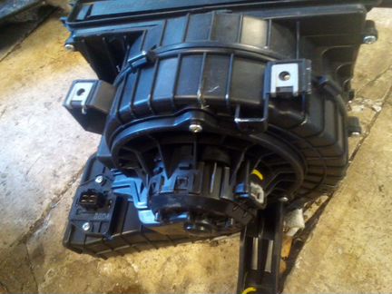 На киа сид 2 мотор обогрева салона подпонельный