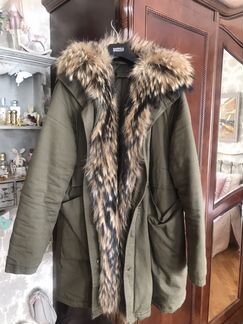 Стильная парка с отделкой из натурального меха