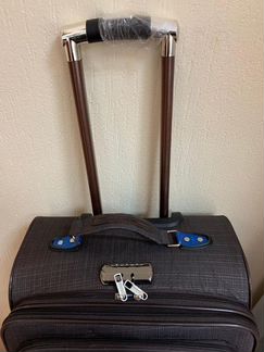 Чемодан дорожный
