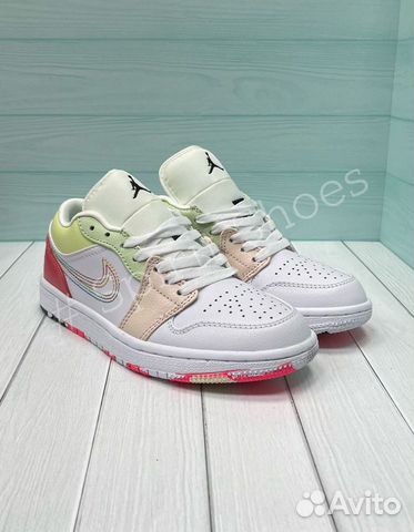 Женские кроссовки Nike Air Jordan 1 Low
