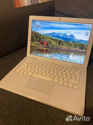Ноутбук белый пластик Apple 1281