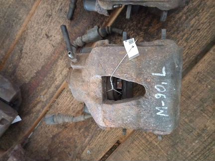 Суппорт передний Гольф4