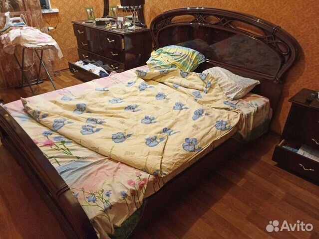 Двухспальняя кровать без матраса