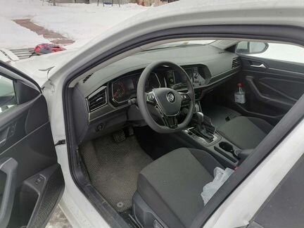 Volkswagen Jetta 1.6 AT, 2020, битый, 25 000 км